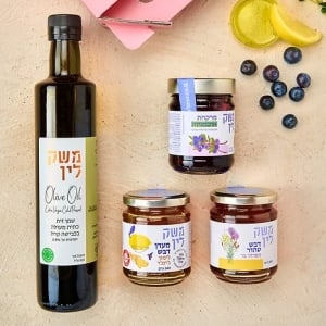 All Natural Oil and Spreads Gift Box from Lin's Farm
